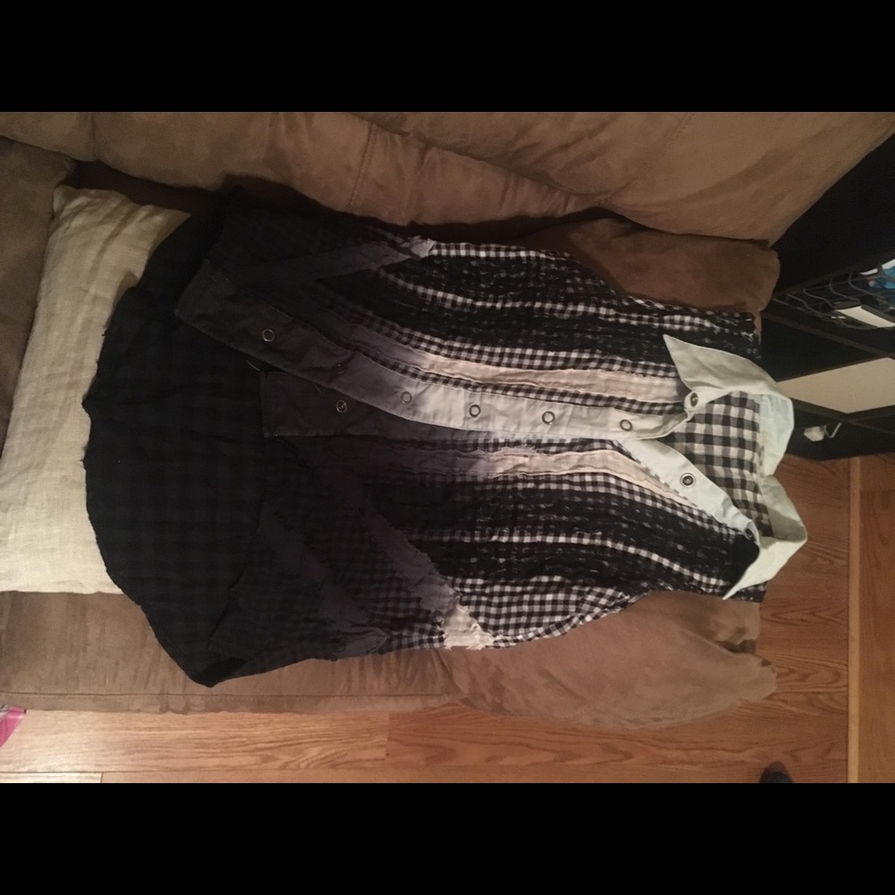 Size Large Buckle shirt